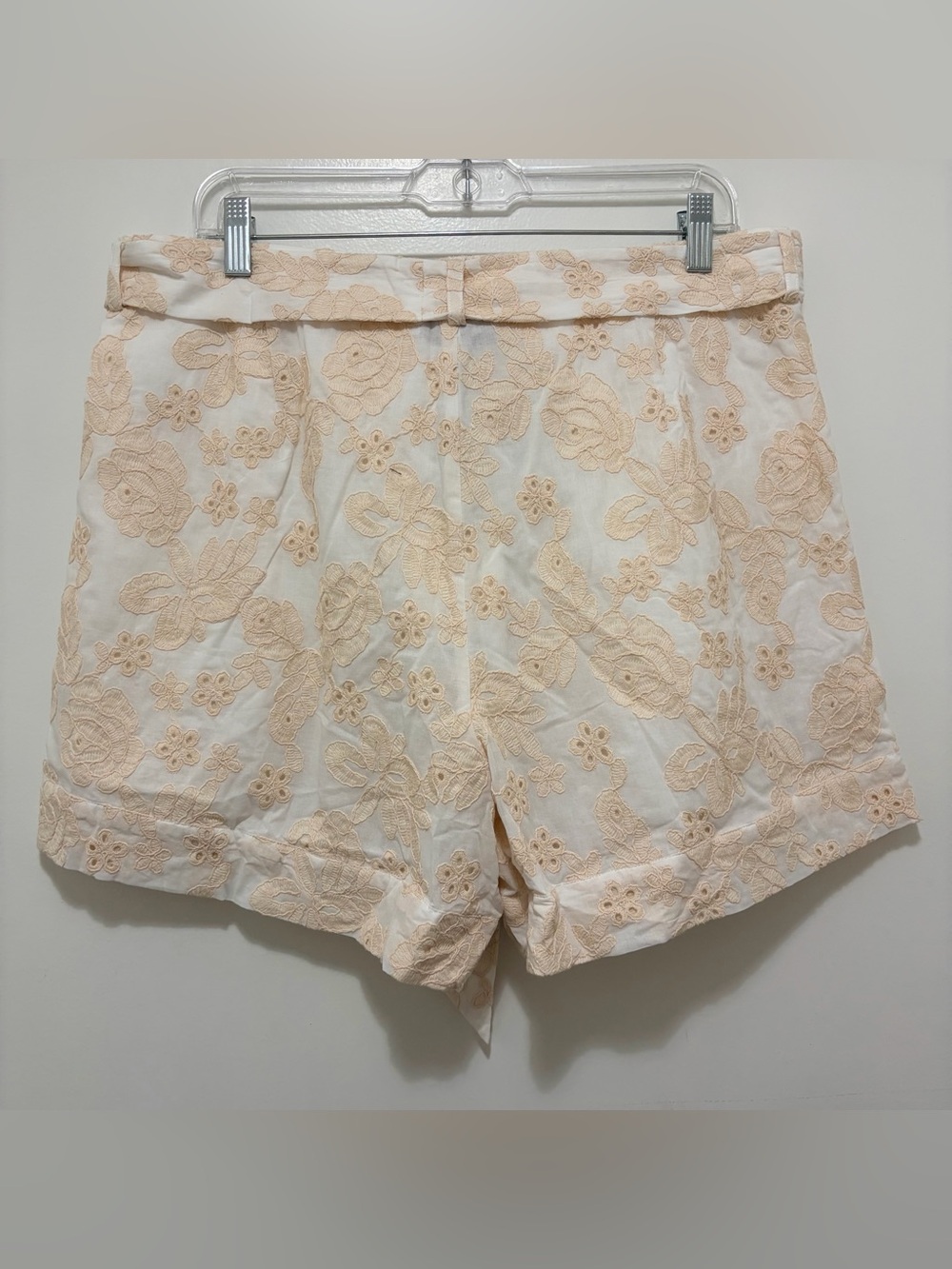 Hale Bob Ivory Floral Embroidered Belted Shorts Large NEW - Picture 4 of 7